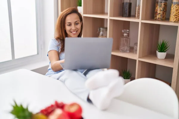 Young Woman Using Laptop Sitting Table Home — kuvapankkivalokuva