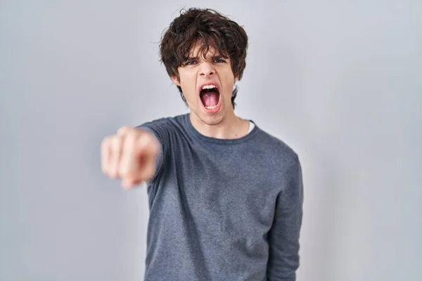 Young Man Standing Isolated Background Pointing Displeased Frustrated Camera Angry — Stockfoto