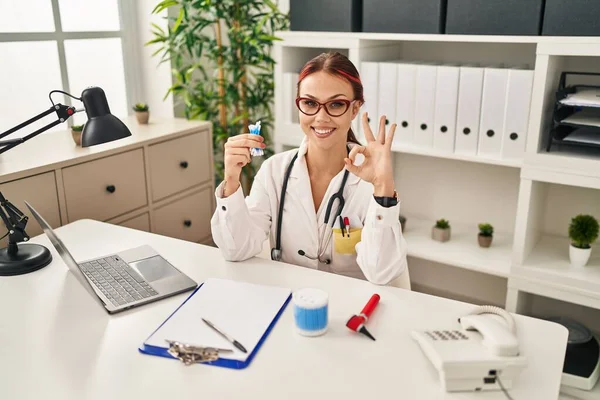 Young Caucasian Woman Wearing Doctor Uniform Holding Cotton Buds Doing — Stock Photo, Image
