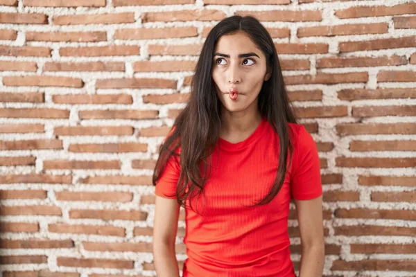 Young Teenager Girl Standing Bricks Wall Making Fish Face Lips — Foto de Stock