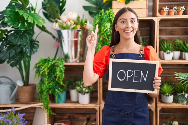 Young Hispanic Woman Working Florist Holding Open Sign Surprised Idea — Foto Stock
