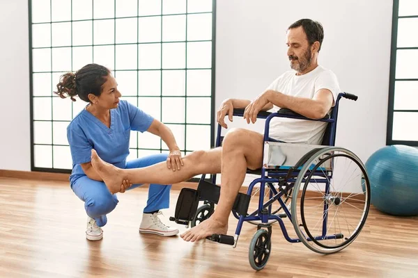 Middle Age Man Woman Having Rehab Session Manipulating Legs Sitting — Stock Photo, Image