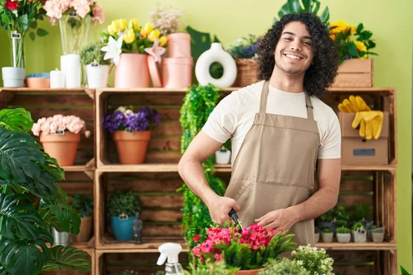 Young Latin Man Florist Cutting Plants Flower Shop — Stock Photo, Image