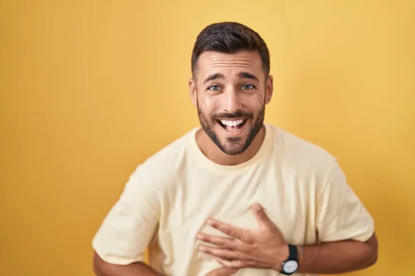 Handsome Hispanic Man Standing Yellow Background Smiling Laughing Hard Out — Foto de Stock