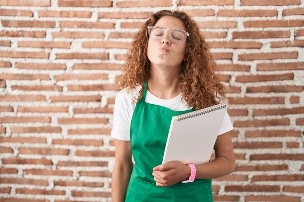 Young Caucasian Woman Holding Art Notebook Looking Camera Blowing Kiss — Stock Photo, Image