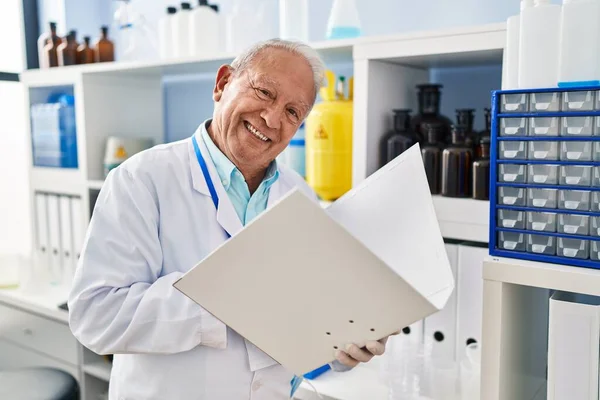 Senior Man Wearing Scientist Uniform Reading Document Laboratory — Stock Photo, Image