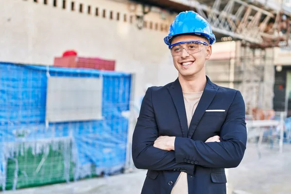 Young Hispanic Man Architect Smiling Confident Standing Arms Crossed Gesture — Stockfoto