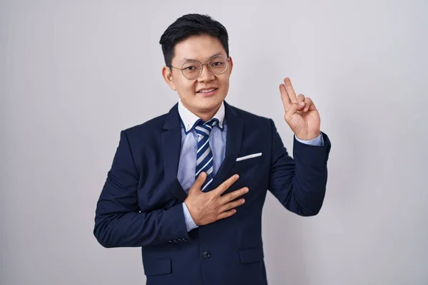Young Asian Man Wearing Business Suit Tie Smiling Swearing Hand — Stockfoto