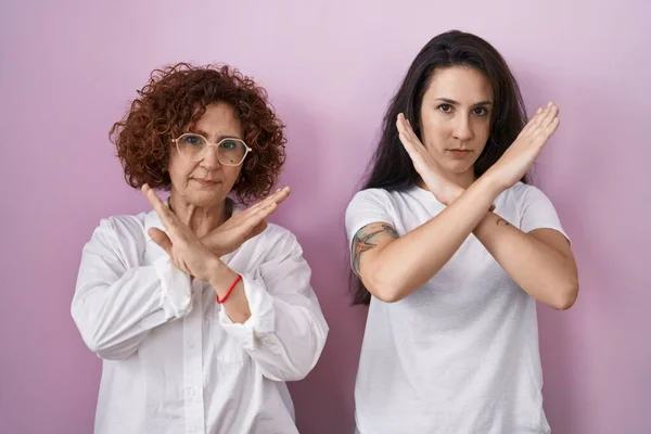 Hispanic Mother Daughter Wearing Casual White Shirt Pink Background Rejection — Stock Photo, Image