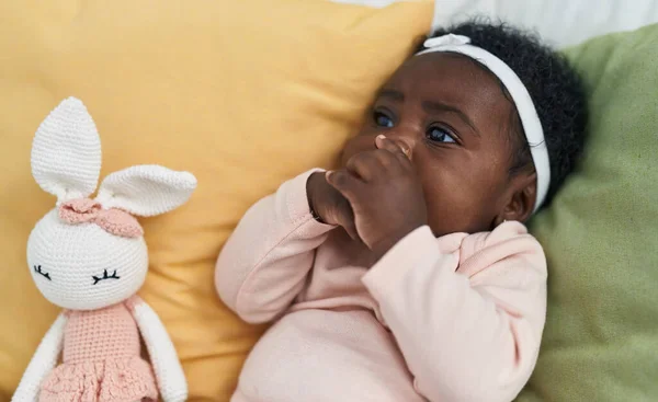 African American Baby Sitting Bed Sucking Hand Bedroom — Stock Photo, Image