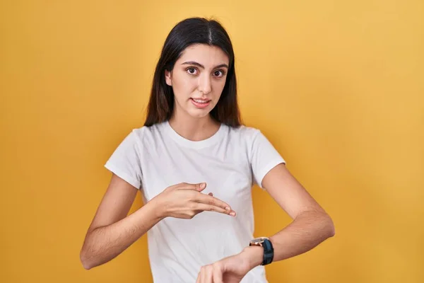 Young Beautiful Woman Standing Yellow Background Hurry Pointing Watch Time — Foto Stock