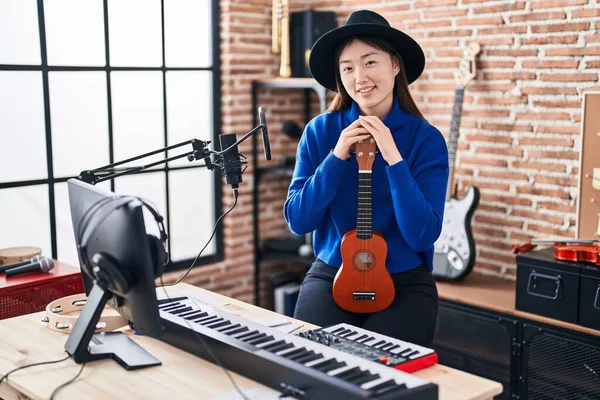 Chinese Woman Musician Smiling Confident Holding Ukulele Music Studio — Stock Photo, Image