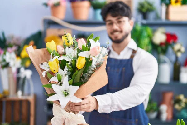 Young Hispanic Man Florist Holding Bouquet Flowers Florist Shop — Stockfoto