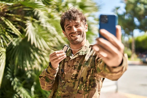 Young Man Army Soldier Make Selfie Smartphone Park — Stok fotoğraf