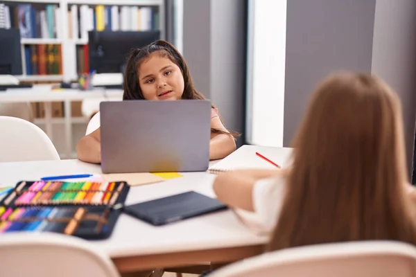 Two Kids Students Using Laptop Studying Classroom — Foto Stock