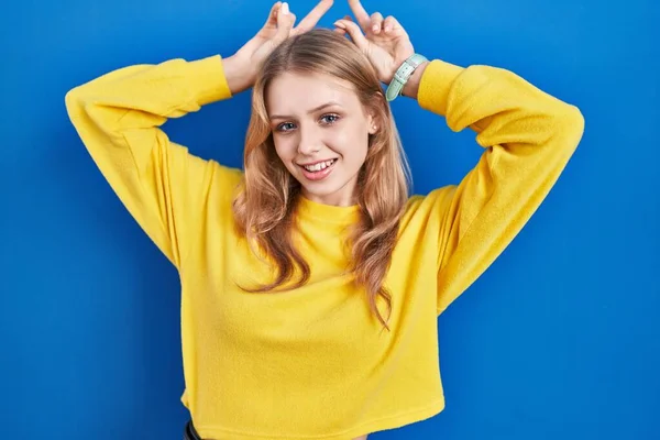 Young Caucasian Woman Standing Blue Background Posing Funny Crazy Fingers — Zdjęcie stockowe
