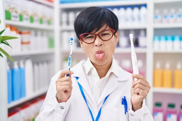 Young Asian Woman Short Hair Doing Toothbrush Comparative Pharmacy Sticking — Photo