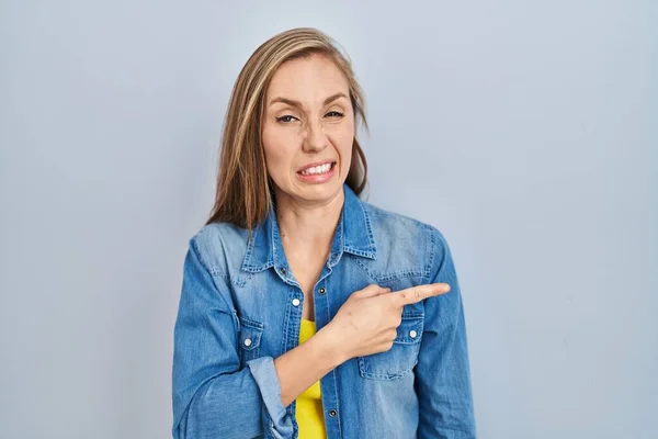 Young Blonde Woman Standing Blue Background Pointing Aside Worried Nervous — Stock Photo, Image