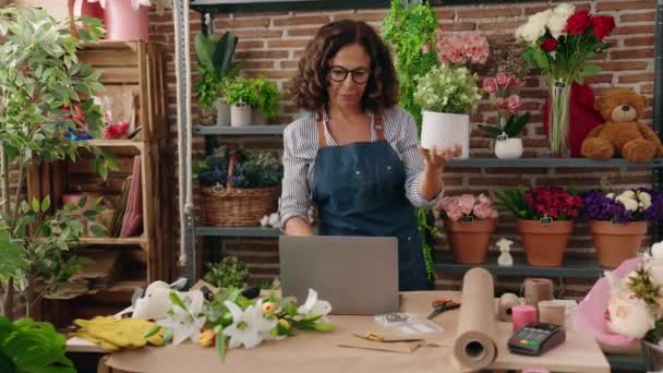 Middle Age Woman Florist Using Laptop Holding Plant Flower Shop — Stock videók