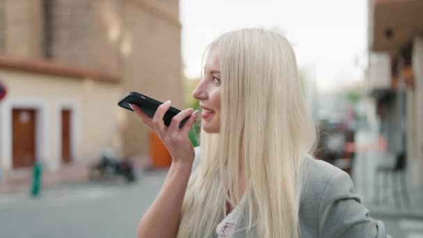 Young Blonde Woman Executive Talking Smartphone Street — Stockvideo