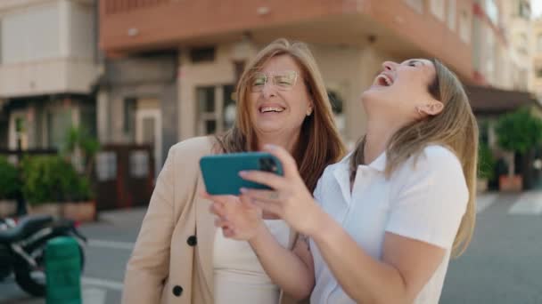 Mother Daughter Watching Video Smartphone Standing Together Street — Stockvideo