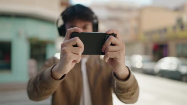 Young Hispanic Man Smiling Confident Playing Video Game Street — 图库视频影像