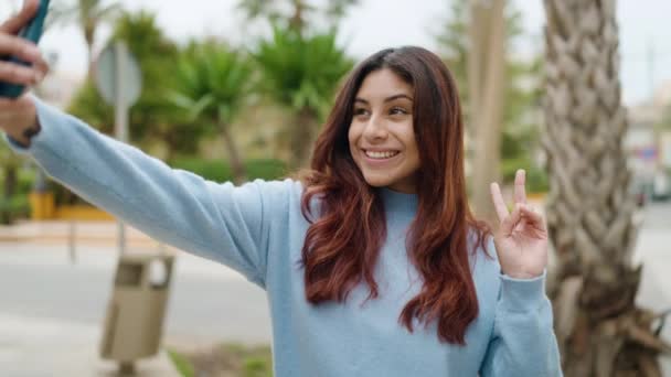 Young Hispanic Woman Using Smartphone Street — Stock Video