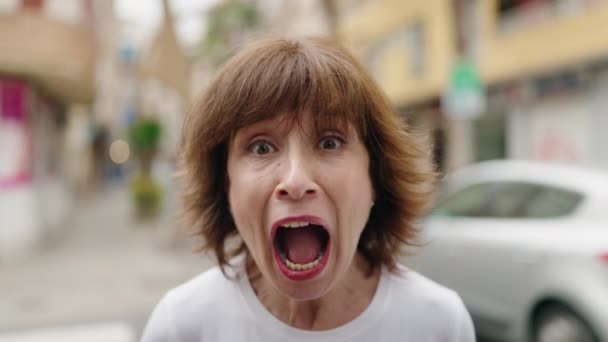 Middle Age Woman Surprised Screaming Street — Stok video