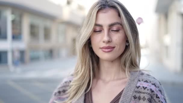 Portrait Beautiful Young Woman Street — Stockvideo