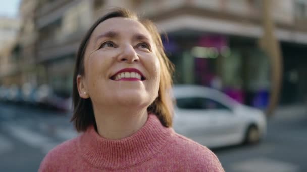 Mature Caucasian Woman Smiling City Street — Stockvideo