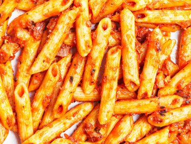  Domates soslu lezzetli İtalyan makarnası.