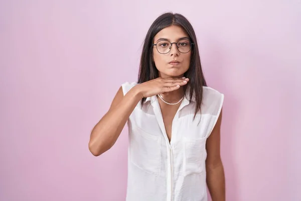 Brunette Young Woman Standing Pink Background Wearing Glasses Cutting Throat — Stockfoto