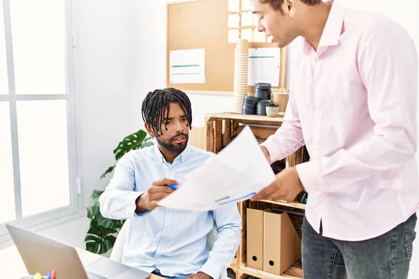 Two Men Business Workers Discussing Working Office — Stock Photo, Image
