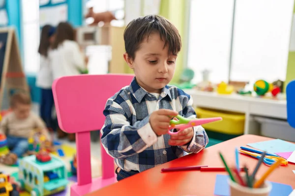 Adorable Hispanic Boy Student Holding Scissors Kindergarten — Fotografia de Stock