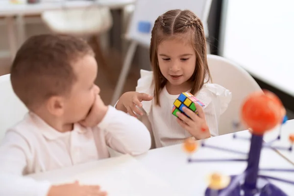 Adorable Girl Boy Playing Color Puzzle Cube Sitting Table Kindergarten — Stock Photo, Image