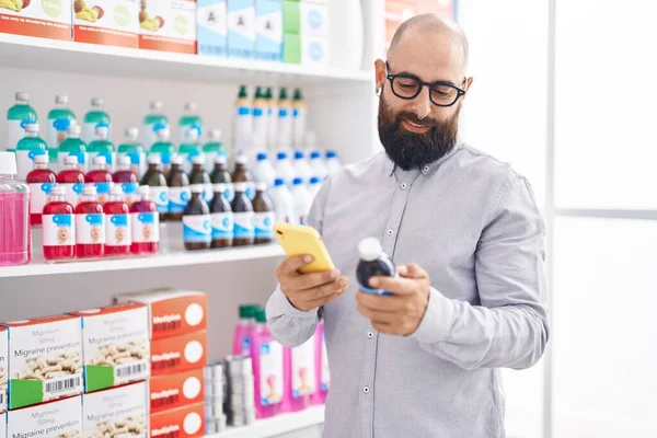 Young Bald Man Customer Using Smartphone Holding Medicine Bottle Pharmacy — Stockfoto