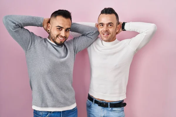 Homosexual Couple Standing Pink Background Relaxing Stretching Arms Hands Head — Stockfoto