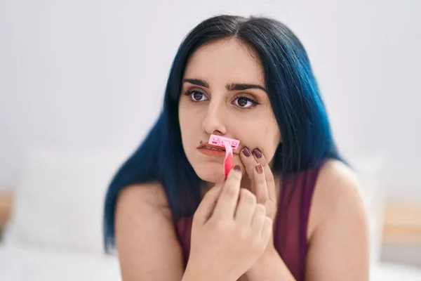 Young Caucasian Woman Sitting Bed Shaving Moustache Razor Bedroom — Stock Photo, Image
