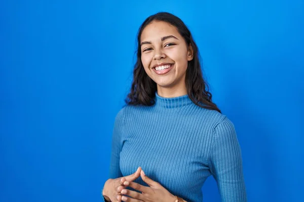 Young Brazilian Woman Standing Blue Isolated Background Hands Together Fingers — 图库照片