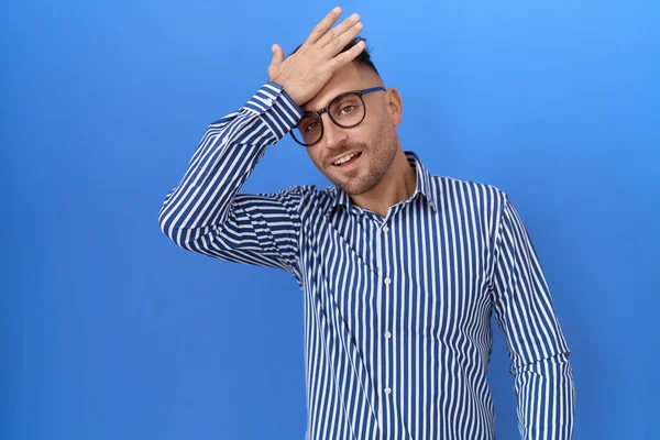 Hispanic Man Beard Wearing Glasses Surprised Hand Head Mistake Remember — Stock Photo, Image
