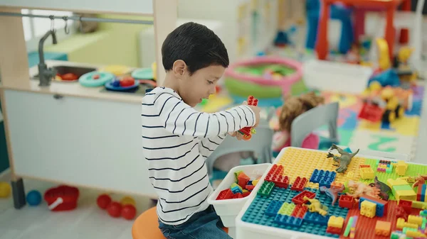 Adorable Hispanic Boy Playing Construction Blocks Sitting Table Kindergarten — Zdjęcie stockowe