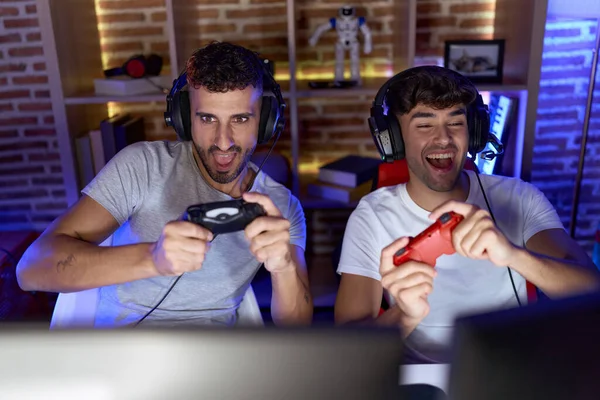 Two Hispanic Men Streamers Playing Video Game Using Joystick Gaming —  Fotos de Stock