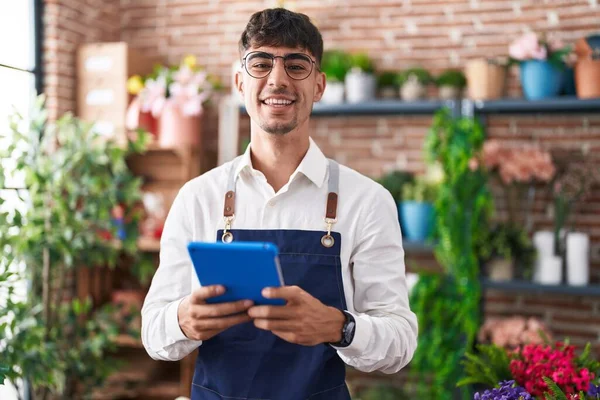 Young Hispanic Man Florist Smiling Confident Using Touchpad Florist — Stock Photo, Image