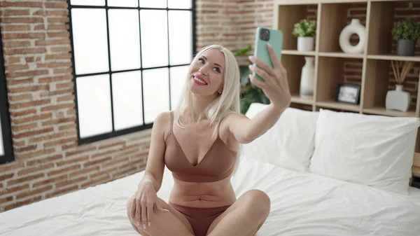 Young Blonde Woman Wearing Lingerie Make Selfie Smartphone Bedroom — Stockfoto