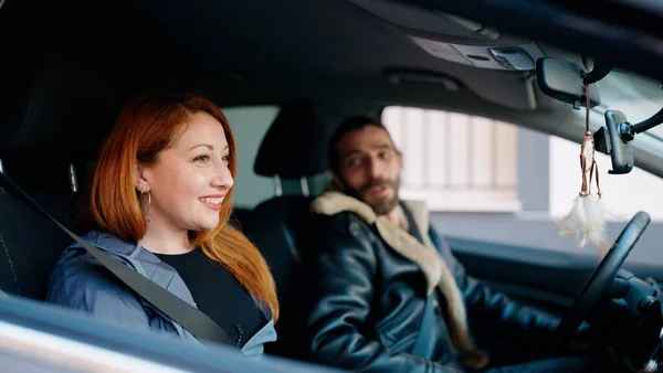 Man Woman Couple Smiling Confident Driving Car Street — Stock Photo, Image