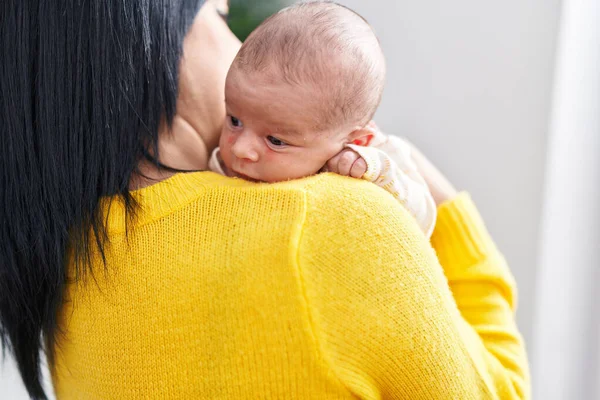 Adorable Caucasian Baby Mother Arms Home — Stockfoto
