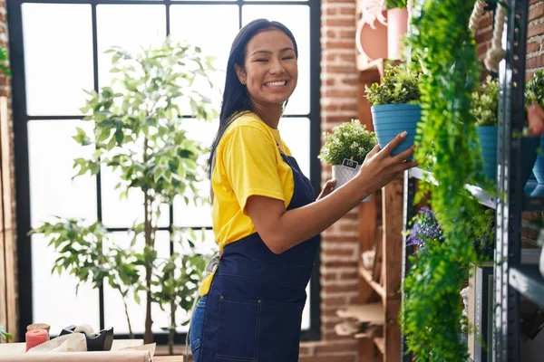 Young Beautiful Latin Woman Florist Holding Plants Florist — Stockfoto