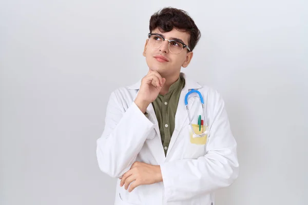 Young Non Binary Man Wearing Doctor Uniform Stethoscope Hand Chin —  Fotos de Stock