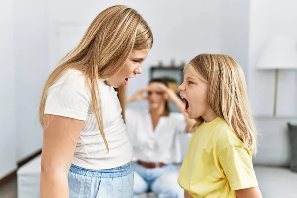 Mother Daughters Screaming Fighting Sisters Problem Home — Stock Photo, Image