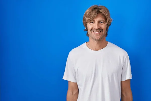 Middle Age Man Standing Blue Background Happy Cool Smile Face — 图库照片
